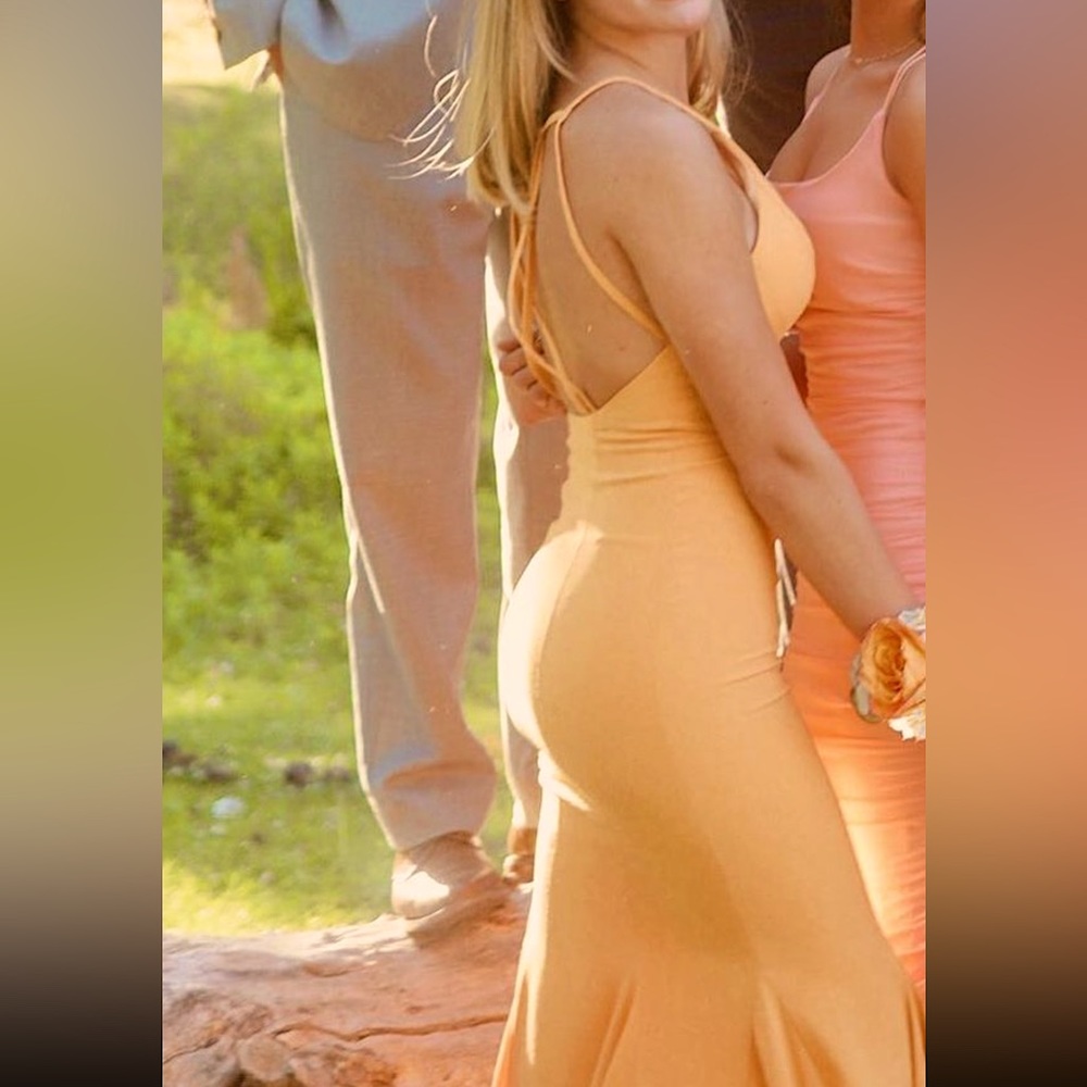 Dress only worn once!! Need to fix zipper, thats all. Size 2. Great condition